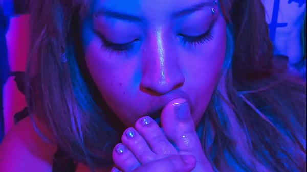 Paola loves to suck her toes 