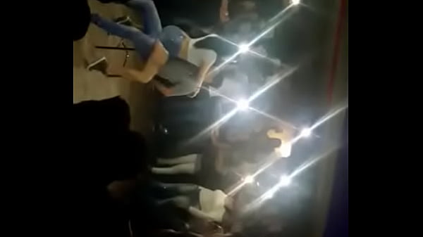 COLOMBIANARICA Y_SEXY BAILA EN BAR