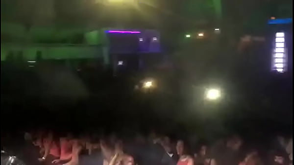 Joven usa vagina como controladora