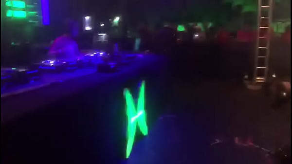 Joven usa vagina como controladora