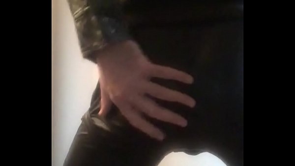 Play MP4 - Jerkin in leather dildo