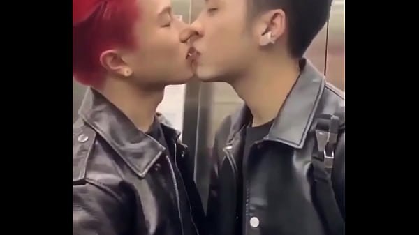 asian boys kissing so deep
