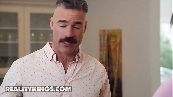 Play MP4 - Beautiful ebony &lpar;Halle Hayes&rpar; wanted a dick and gets one - Reality Kings