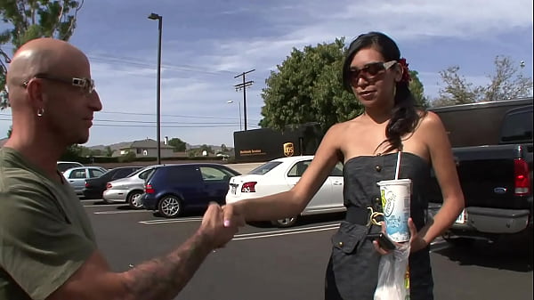 Laurie Vargas Drinks Sperm Out Of His Thick Dick After She Cums On It! thumbnail