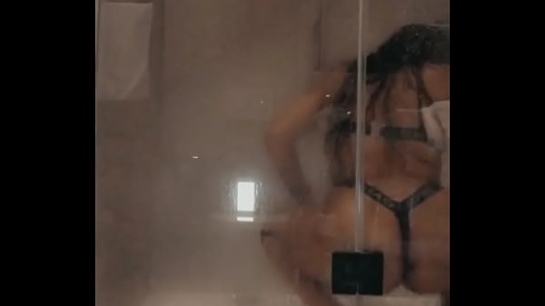 Lala_très détendu_sur Swame ce soir la douche ne sera pas_privé