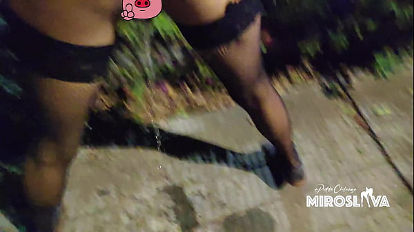 Play MP4 - Le meto la &ntilde;onga en la calle y me la aprieta mientras le digo puta SQUIRT