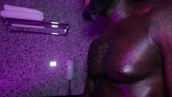 Play MP4 - Neg&atilde;o turista dotado veio conhecer o RJ e acabou macetando meu rabo com gosto &lpar;Completo no RED&rpar;