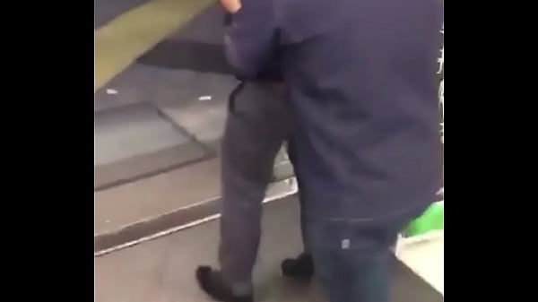 日本人の放尿 Shameless Japanese exposed Standingpee in convenience store