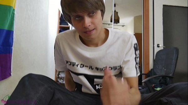 Hot Twink Blowjobs His Horny Friend thumbnail