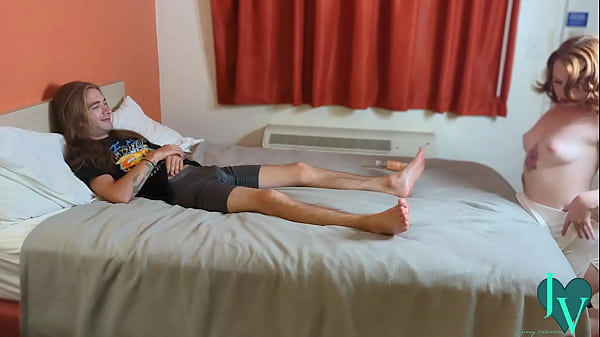 Play MP4 - Winter Leigh Woships Jonny Valentine's Feet