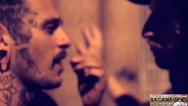 SEXO GAY NO BANHEIRO DA BALADA 