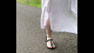 Morgendlicher Spaziergang im wei&szlig_en Kaftan