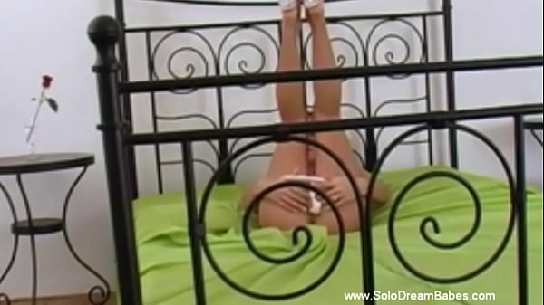 Lovely Woman Plays Her Pussy_Enjoyment Experience