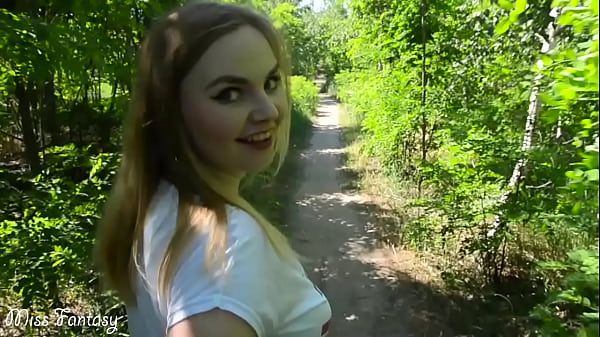 Play MP4 - Cute girl sucks cock in the park