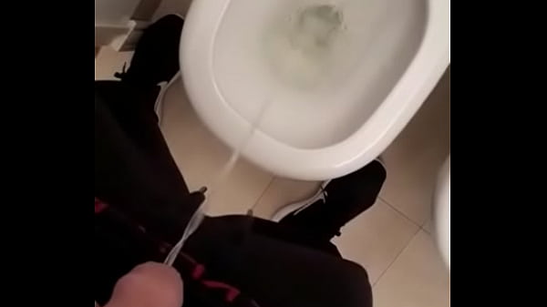 Play MP4 - PISSING