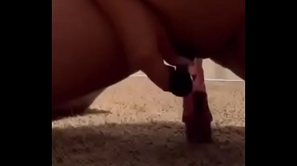 Arab milfpleasing herself with atoy