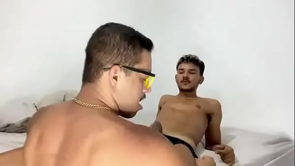 Play MP4 - Meu amigo da Escola era PAUZUDO e eu n&atilde;o aguentava v&ecirc; o Pauz&atilde;o na cal&ccedil;a dele at&eacute; que chamei ele pra ir na minha casa