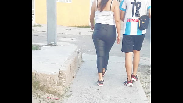 Paola con tanga y su novio no sabe que la deje con mi leche en la boca