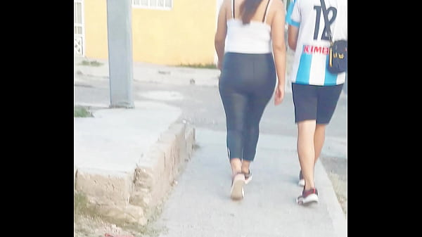 Paola con tanga y su novio no sabe que la deje con mi leche en la boca