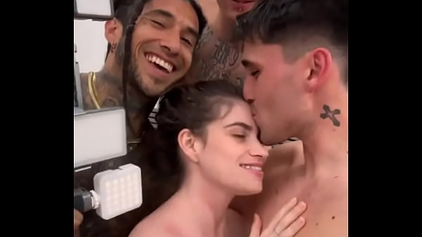 Wataa Gang Bang with this beautiful princes nicole raexx With the boys Bennybanana11 DopeVikingo SmaePapi 