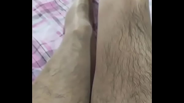 Deliciosas travesti desnuda en zapatillas y pantimedias 