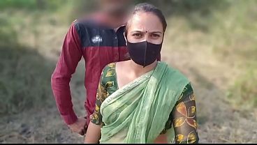 Pados wali bhabhi ki jungle me chudai ki ! Big pussy fucked in forest 