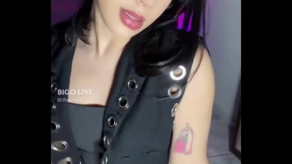 Magrinha gostosa mostrando sua_calcinhasem querer 1 0