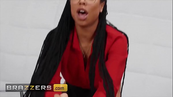 Pretty Gorgeous_Babe (Kira Noir) Loves Being A Doctor And Loves Fucking HerPatient - Brazzers