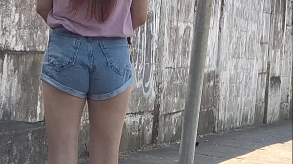 Punheta para ruiva na rua me olhando