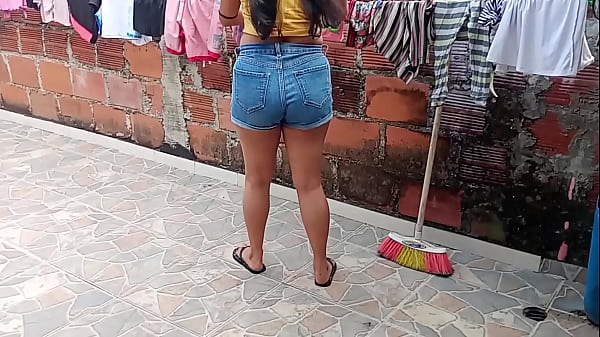 Play MP4 - El pap&aacute; de mi novio me esp&iacute;a &excl;&excl;&excl;&excl; Eso me puso cachonda y le termine chupando toda su polla&comma; no le digan a mi novio &excl;&excl;&excl;&excl;