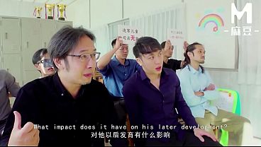 The teacher engaged in group sex with the students' parents after school 