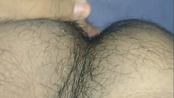 Primera vez con algo en el culo en cuarentena