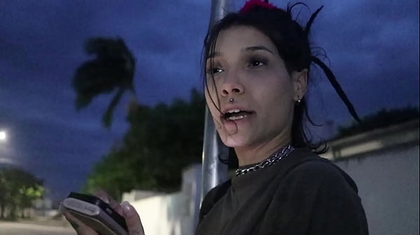 Fudendo A Novinha Que Encontrei Na Parada De Onibus Depois Do Trabalho thumbnail