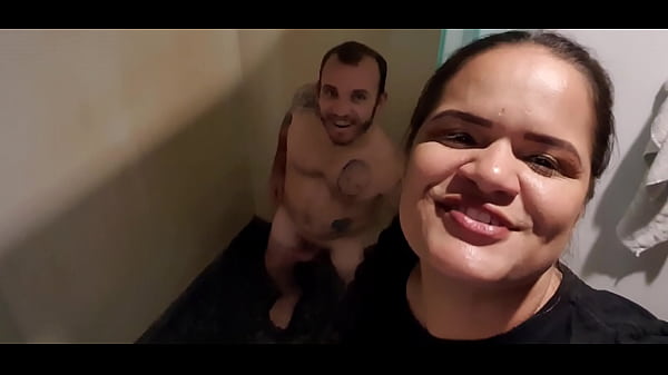 Play MP4 - Paty Bumbum encontra com famoso an&atilde;o da televis&atilde;o Pitoco173 na balada e vai atr&aacute;s dele no banheiro