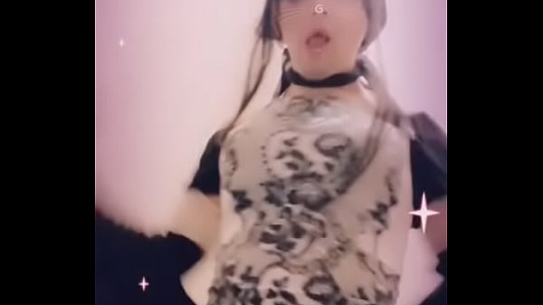 Perrita con plug atorado en su culito 