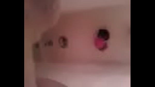 Nonton Woman In Shower thumbnail