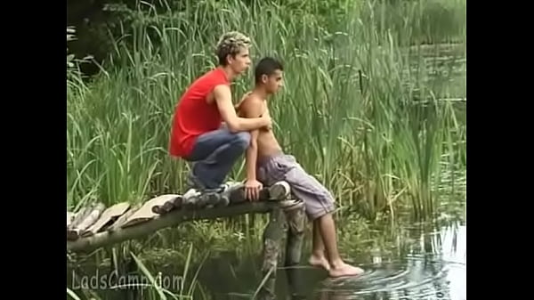 Play MP4 - Passionate twinks make out alfresco