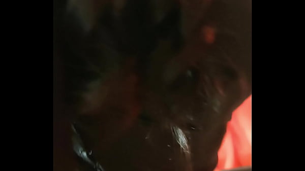 La maestra venezolana nos enseña a bailar salsa, reggaeton y achorrear semen en su vagina