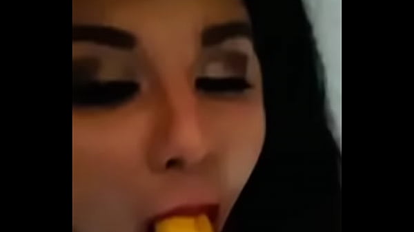 Play MP4 - Watch Latina Miss Madii practice deep throat