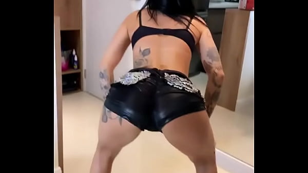 Mc mirella dan&ccedil;ando  muito 