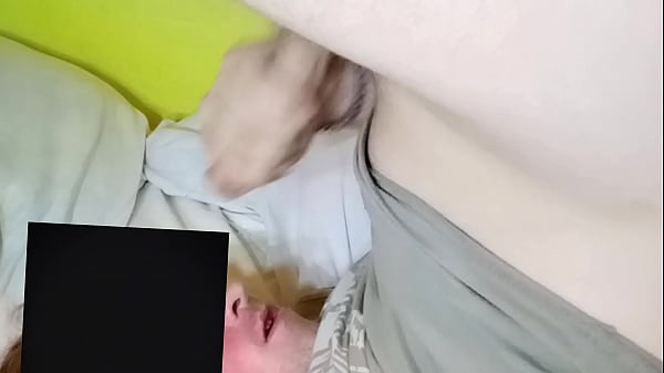 Giger пробует свою сперму навкус кончая себе_в рот понравилось