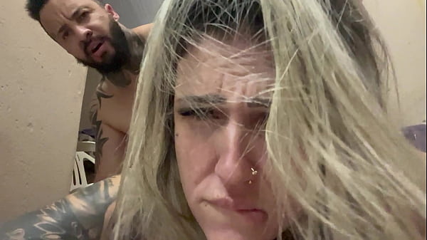 Play MP4 - No beco de uma viela fazendo aquele amor gostoso com a buceta toda molhada e seu pau pulsando dentro dela sem camisinha pronto pra gozamos juntos &excl;