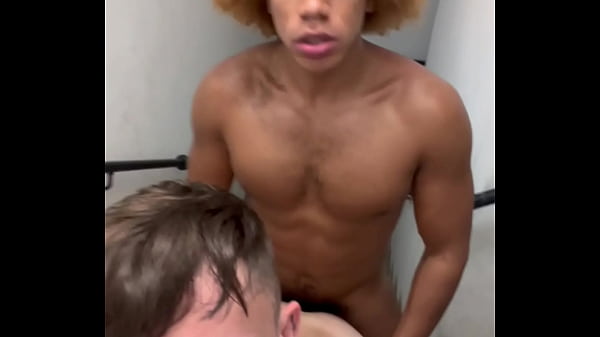 Novinho Me Viu No Shopping E Quis Fuder Comigo Nas Escadas thumbnail