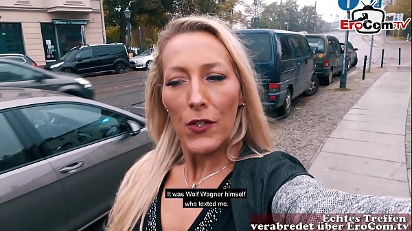 Deutsche_Frau schleppt eine Frau_ab zu einem Lesbensex EroCom Date