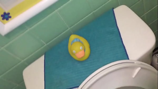 Play MP4 - pissing and jerking off