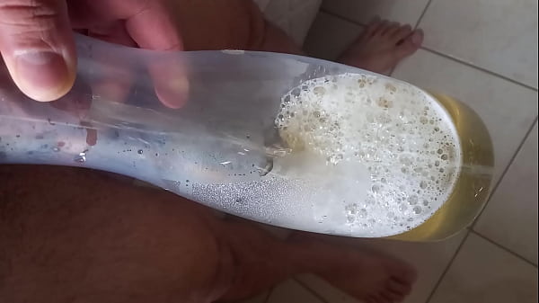 Play MP4 - Mijando na garrafa