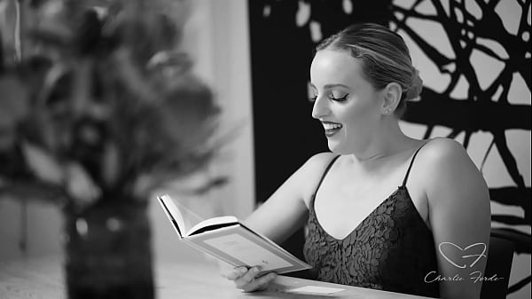 Play MP4 - Charlie Forde Got Her Cunt Eaten By Amber Moore As She Reads&excl;