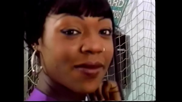 Play MP4 - Horny ebony knows how to give the right pleasure to this white dude