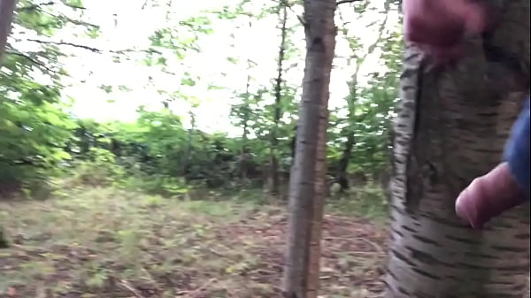 Play MP4 - Pissing in the woods