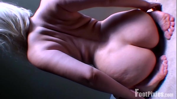 Lizard Tongue Pixie Leg Show thumbnail